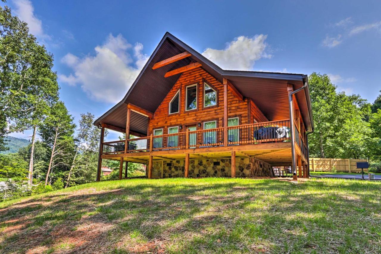 Sevierville Cabin Deck With Foosball And Hot Tub! 外观 照片
