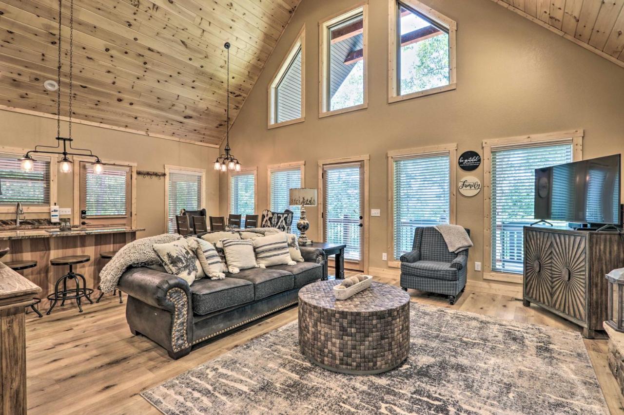 Sevierville Cabin Deck With Foosball And Hot Tub! 外观 照片