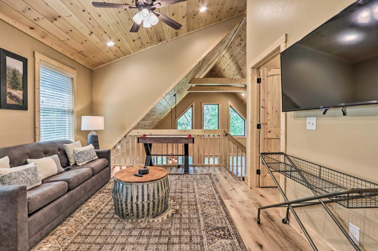 Sevierville Cabin Deck With Foosball And Hot Tub! 外观 照片